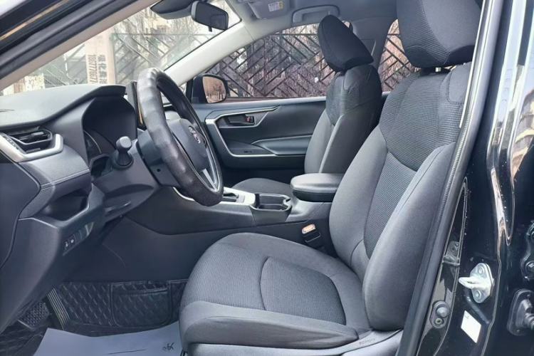 Used Toyota RAV4 2022 2.0L CVT Two-Wheel Drive Urban Edition Interior 5