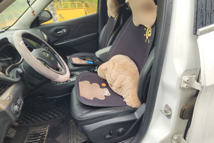 Used Jeep Cherokee 2016 2.4L Leading Smart Version Left Front Seat