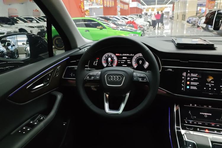 Used Audi Q7 2023 45 TFSI quattro S line Sport model Steering Wheel