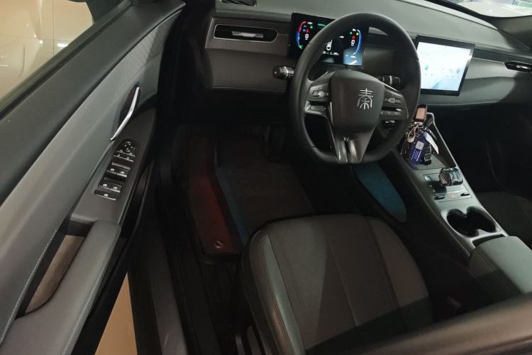 Used BYD Qin PLUS 2025 DM-i Smart Drive 55KM Leading Model Driver Seat