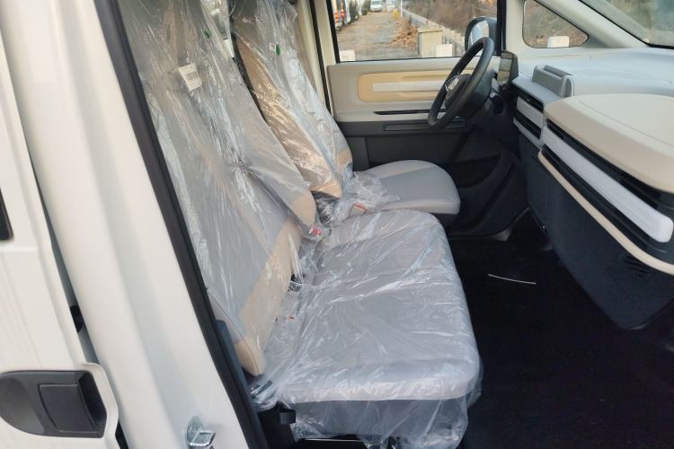 Used SAIC MAXUS Dana V1 2025 V1+ Long Wheelbase Low-Roof Multi-Function Version (62 kWh)