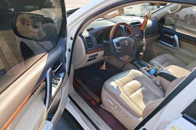 Used Toyota Land Cruiser 2012 4.6L Automatic VX-R
