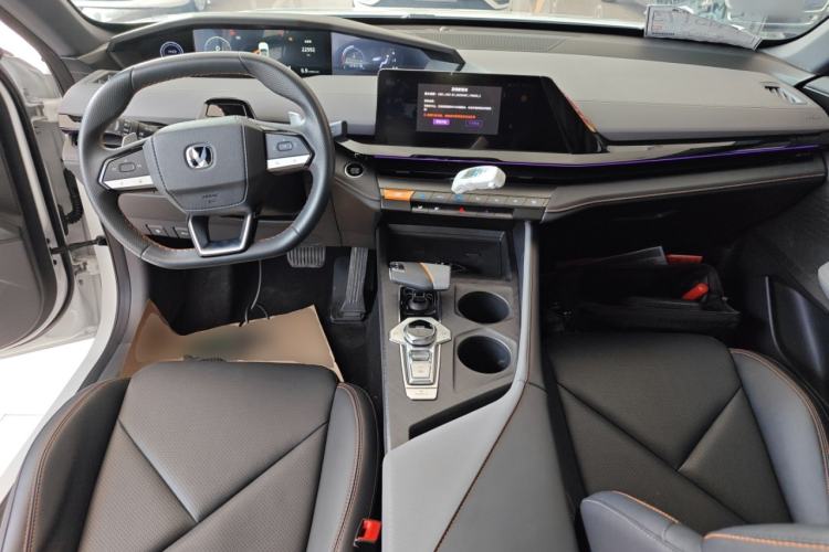 Used CHANGAN UNI-V 2022 1.5T Prestige Version Center Console