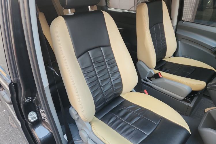 Used Mercedes-Benz Vito 2011 2.5L 7-seater executive version