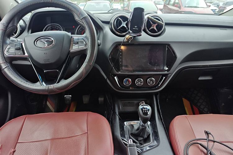 Used Soueast DX3 2016 1.5L Manual Luxury Model Center Console