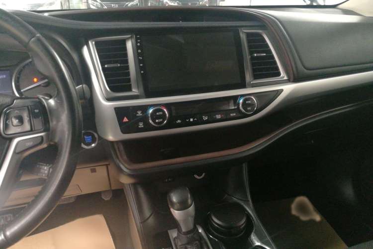 Used Toyota Highlander 2015 2.0T Two-Wheel Drive Luxury Edition 7 Seats