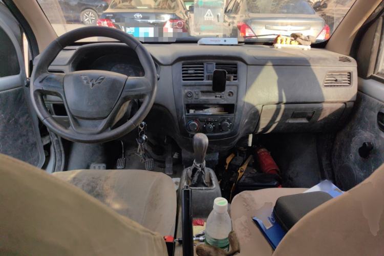 Used Wuling Rongguang 2019 1.2L S Van Standard Model with 5 Seats Center Console