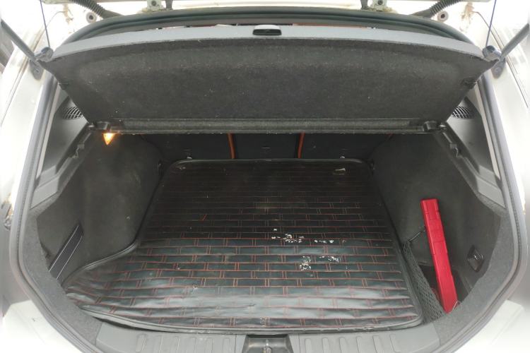 Used BMW X1 2013 sDrive18i Fashion Model Trunk