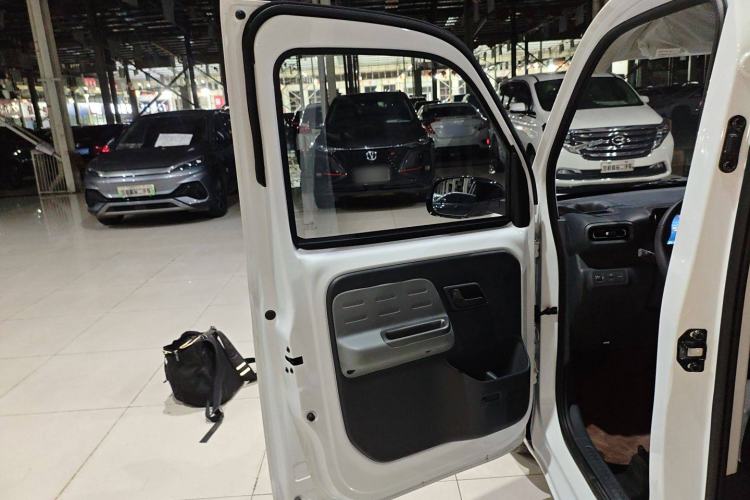 Used Wuling Zhiguang New Energy 2025 Model 305km Ambitious Edition