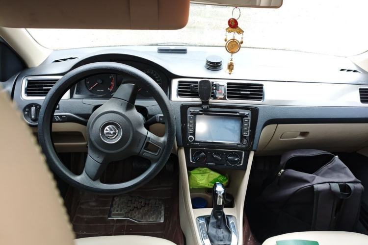 Used Volkswagen Santana 2013 1.6L Automatic Comfort Edition Center Console