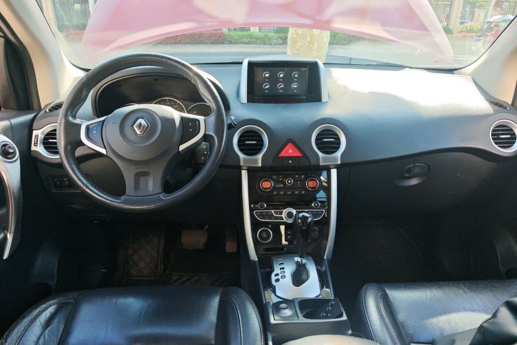 Used Renault Koleos 2010 2.5L Two-Wheel-Drive Luxury Version Center Console