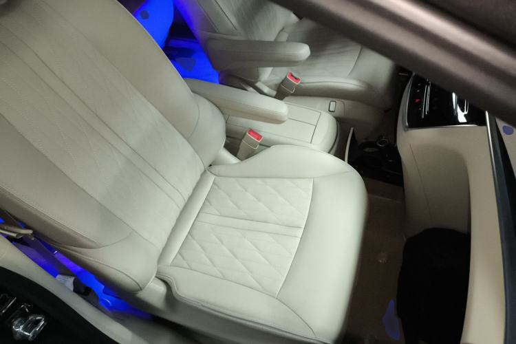 Used Buick GL8 2023 Facelifted Land Cruiser Executive Luxury Version
