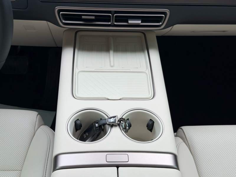 Used Li Auto MEGA 2025 Home Family Special Edition — 45