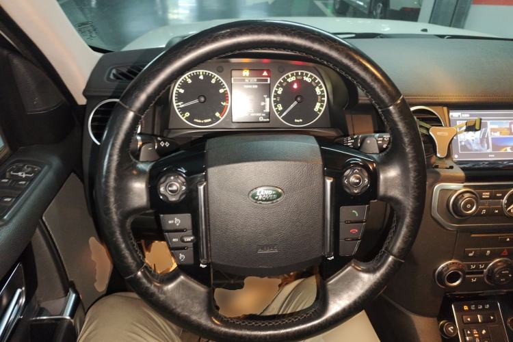 Used Land Rover Discovery 2016 3.0 SC V6 SE Steering Wheel