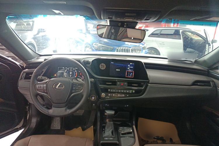 Used Lexus ES 2021 200 Excellence Edition
