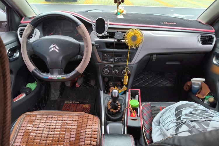 Used Citroen Elysee 2017 1.6L Manual Fashion Model Center Console