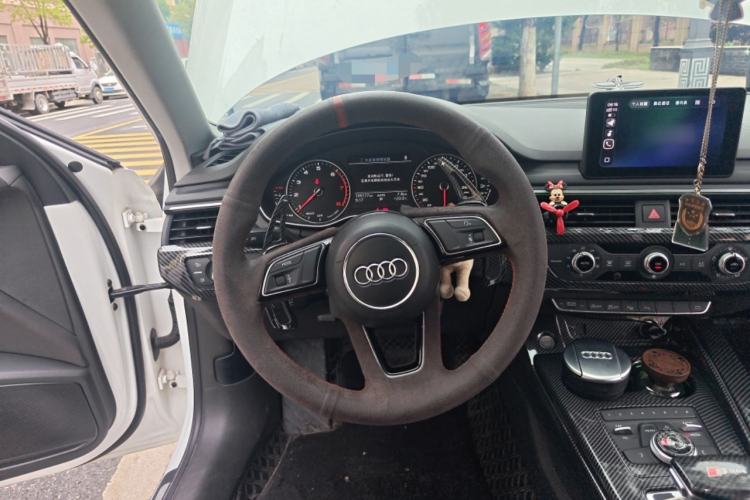 Used Audi A4L 2017 Plus 40 TFSI Ambition Model Steering Wheel