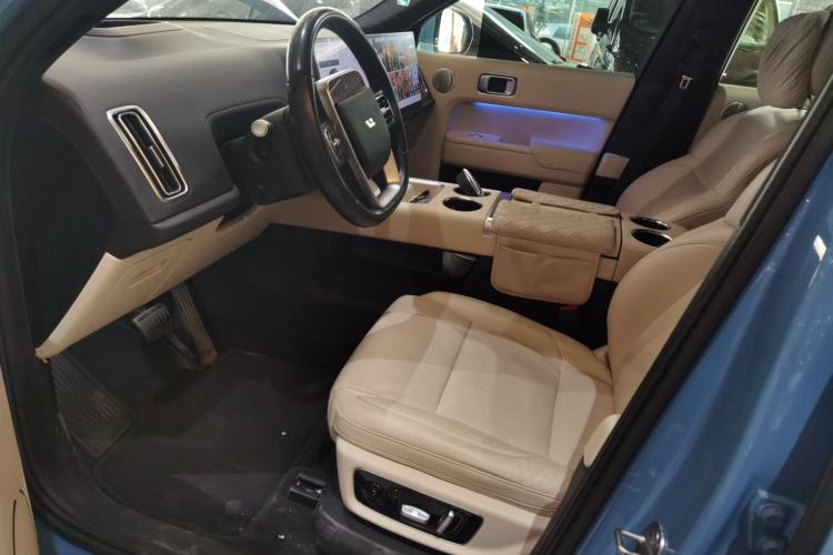 Used Li Auto L8 2023 Air model
