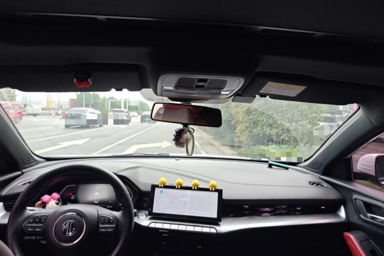 Used MG 5 2022 180 DVVT CVT Youth Luxury Edition Center Console