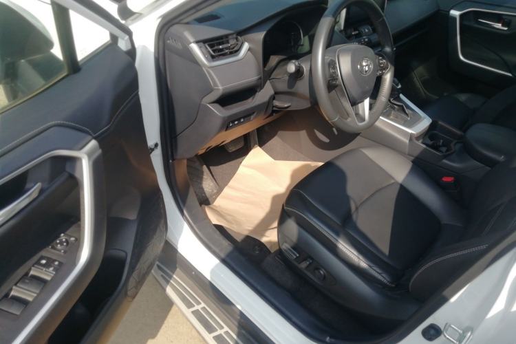 Used Toyota RAV4 2021 2.0L CVT Two-Wheel Drive Fashion PLUS Edition
