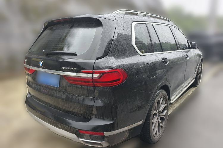 Used BMW X7 2021 Facelifted xDrive40i Luxury Package with Leading Features Rear Right 45 Deg