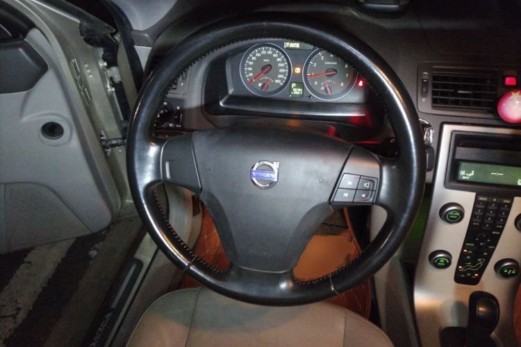 Used Volvo S40 2011 2.0L Automatic ZhiShang Edition Steering Wheel
