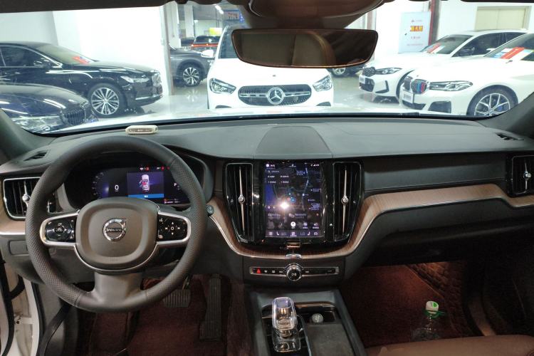 Used Volvo XC60 New Energy 2024 T8 Plug-in Hybrid Long-Range All-Wheel Drive Smart Luxury Edition Center Console