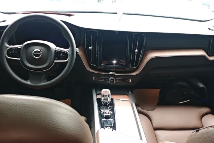 Used Volvo XC60 2023 B5 4x4 Smart Luxury Edition