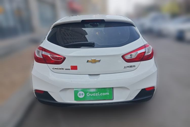 Used Chevrolet Cruze 2017 1.5L Hatchback Automatic Pioneer Sunroof Edition
