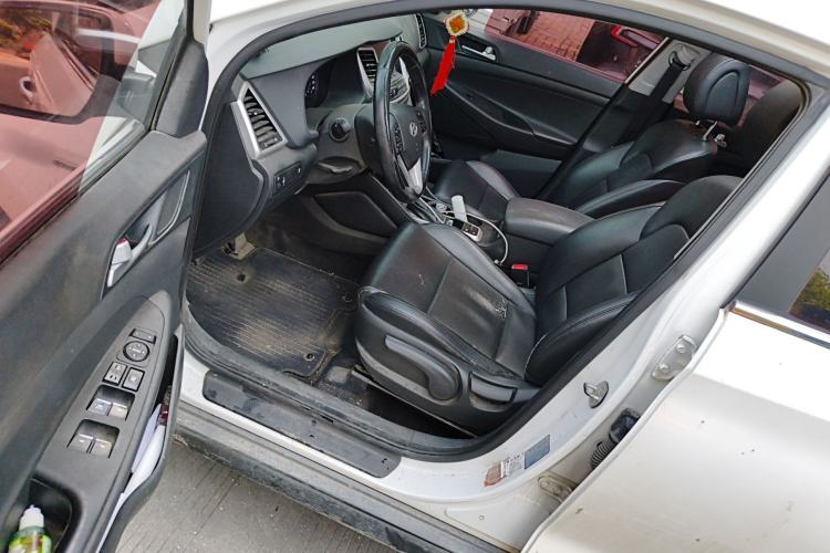 Used Hyundai Tucson 2015 1.6T Dual-Clutch Two-Wheel-Drive Smart Model Driver Seat