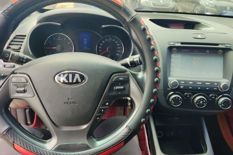 Used Kia K3 2015 1.6L Manual GLS Center Console