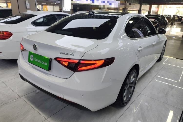 Used Alfa Romeo Giulia 2017 2.0T 200HP Luxury Edition
