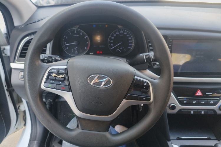 Used Hyundai Elantra (6th Generation / Lingdong) 2016 1.6L Manual ZhiXuan · Dynamic Model Steering Wheel