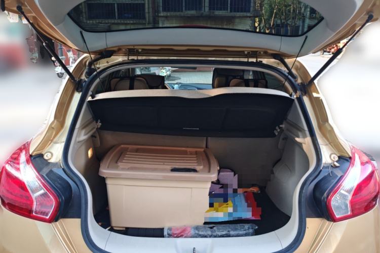 Used Nissan Tiida 2011 1.6L Manual Smart Version Trunk