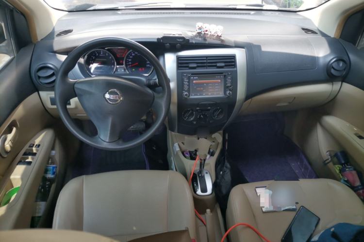 Used Nissan Livina 2013 1.6XE CVT Comfort Edition Center Console