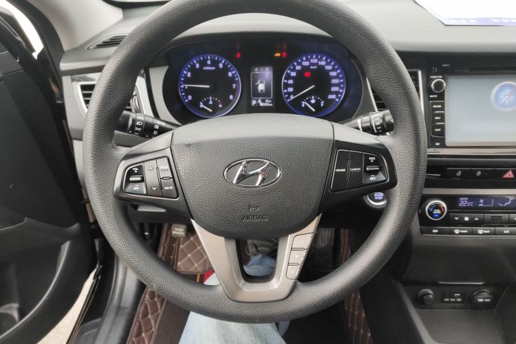 Used Hyundai Mistra 2014 1.8L Automatic Smart GLS Steering Wheel