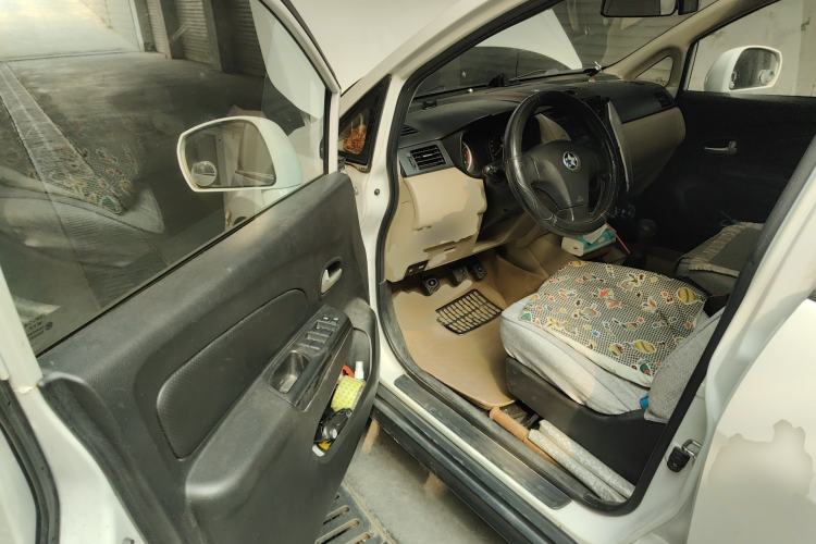 Used Venucia R50 2013 1.6L Manual Fashion Edition