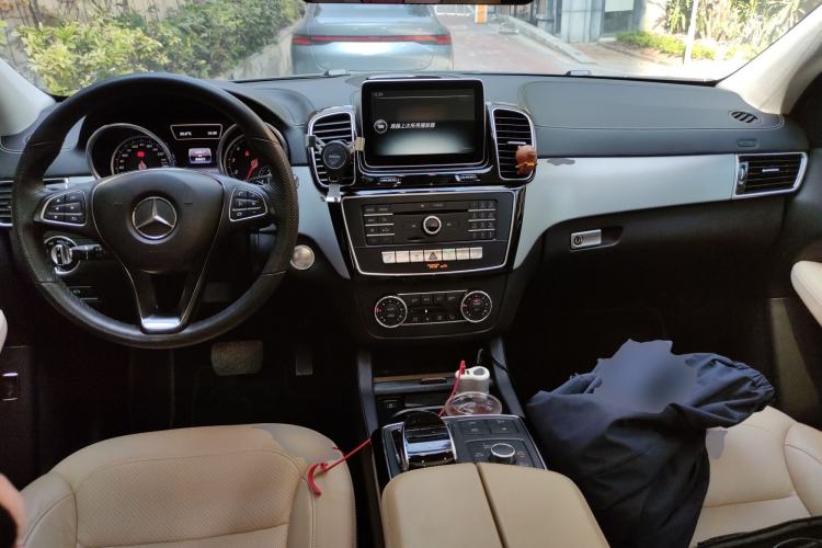 Used Mercedes-Benz GLE Coupe 2015 GLE 400 4MATIC Coupe SUV Center Console