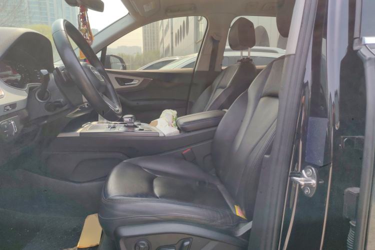 Used Audi Q7 2019 45 TFSI Comfort Model
