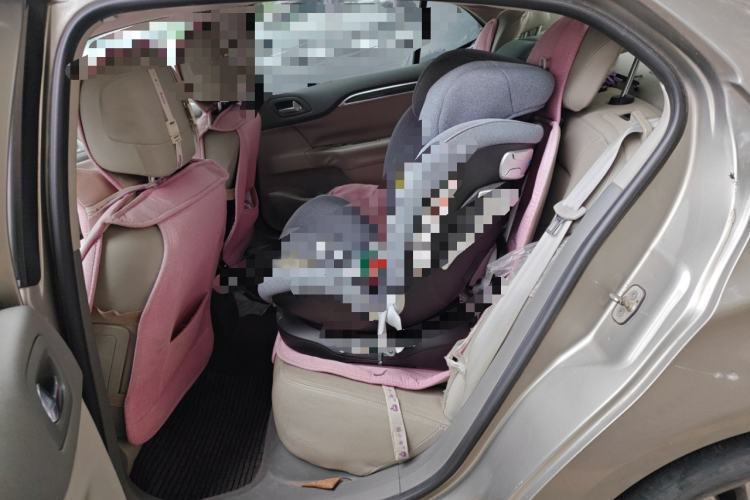 Used Citroen C4L 2013 1.8L Automatic Jingzhi Edition Interior 4