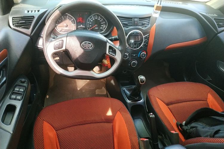 Used FAW Xiali N7 2014 1.3L Manual Sport Luxury Model Center Console