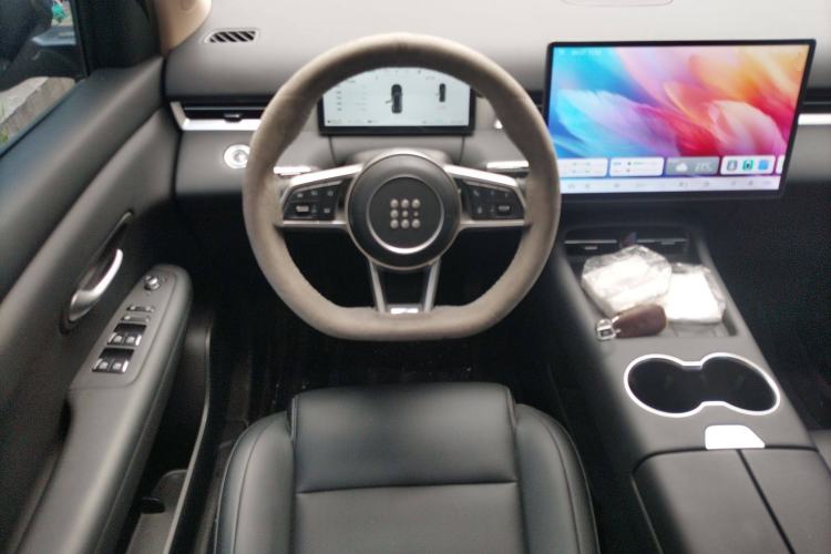 Used Landian E5 2024 Honor Edition 100KM Premium Model 7 Seats Steering Wheel