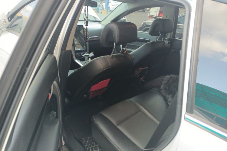 Used Chevrolet Captiva 2017 2.4L 4x4 Flagship Edition 7-Seater