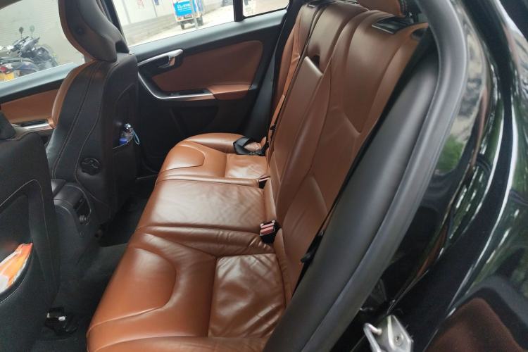 Used Volvo V60 2014 T5 Zhiya Edition
