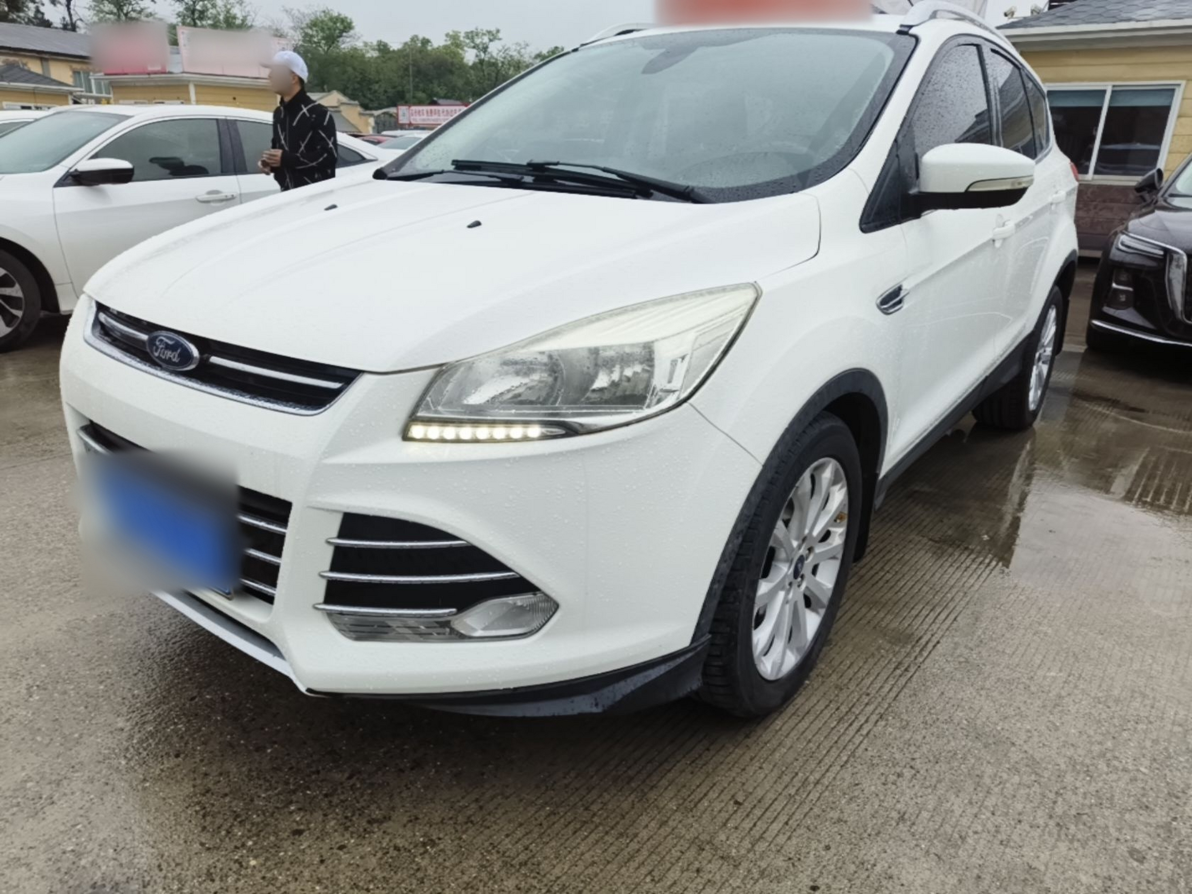 Под передней частью автомобиля