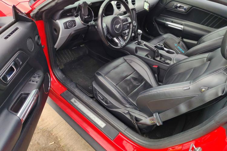 Used Ford Mustang 
