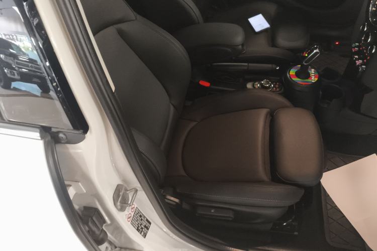 Used MINI 2023 Updated 1.5T COOPER Artist Five-Door Edition Right Front Seat