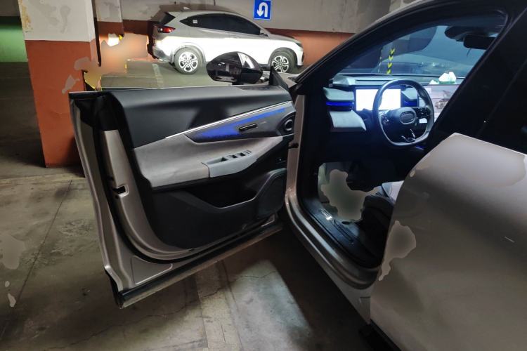 Used Lynk & Co 08 EM-P 2023 120km Long-Range Halo