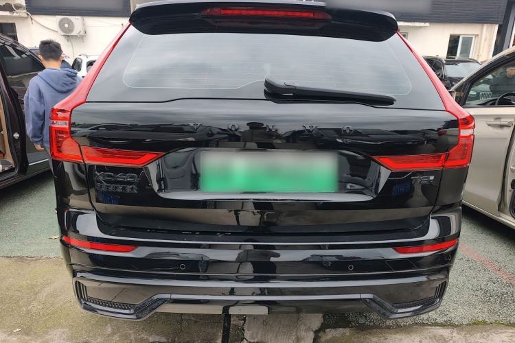Used Volvo XC60 New Energy 2025 Plug-in Hybrid Long-Range All-Wheel Drive Zhiyuan Extreme Night Black Edition Rear