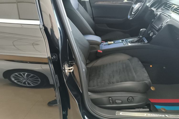 Used Volkswagen Magotan 2017 330TSI DSG Luxury Model Right Front Seat